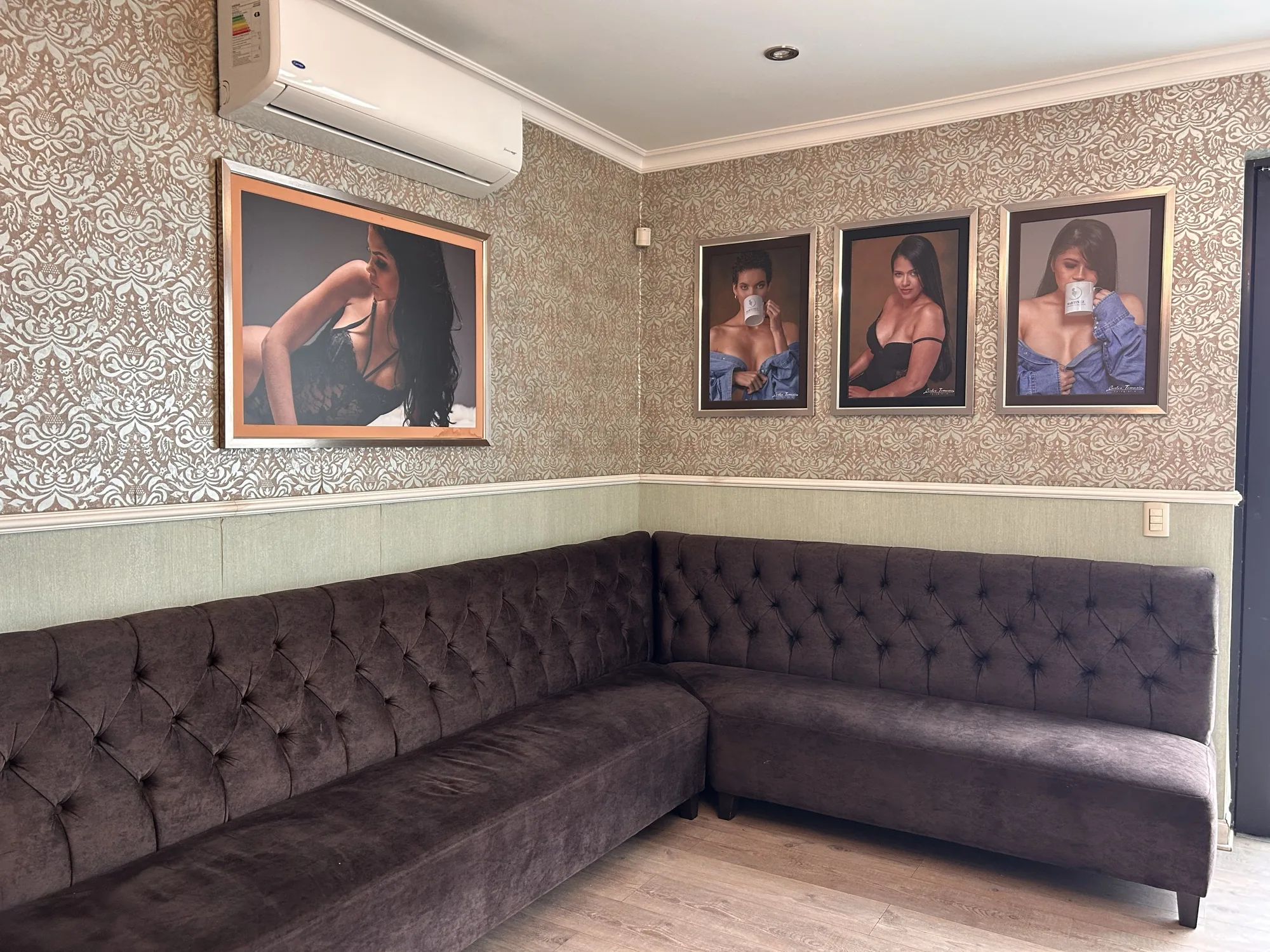 Sala de espera — Cirugía Plástica Martínez
