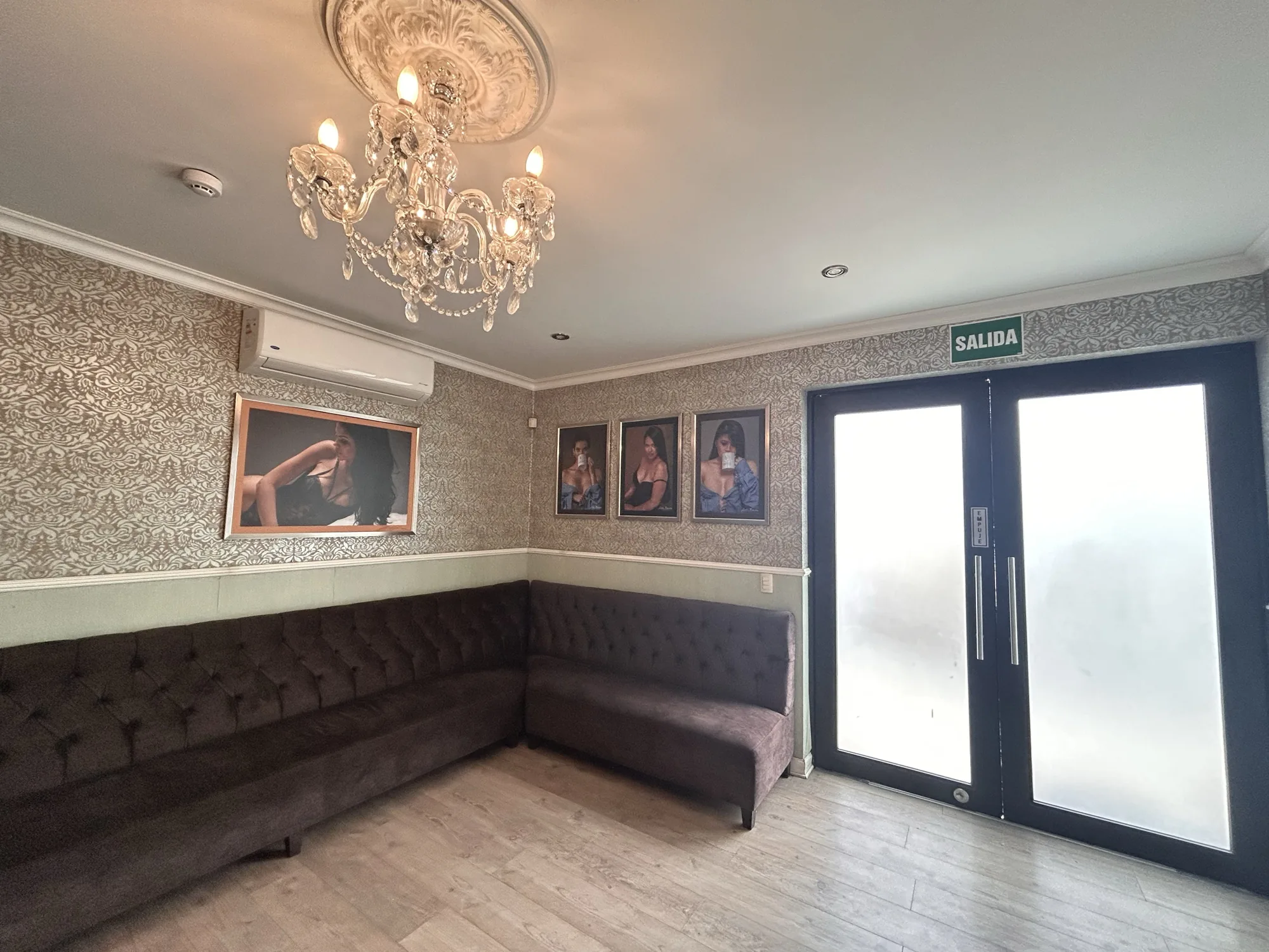 Sala de espera boutique — Cirugía Plástica Martínez